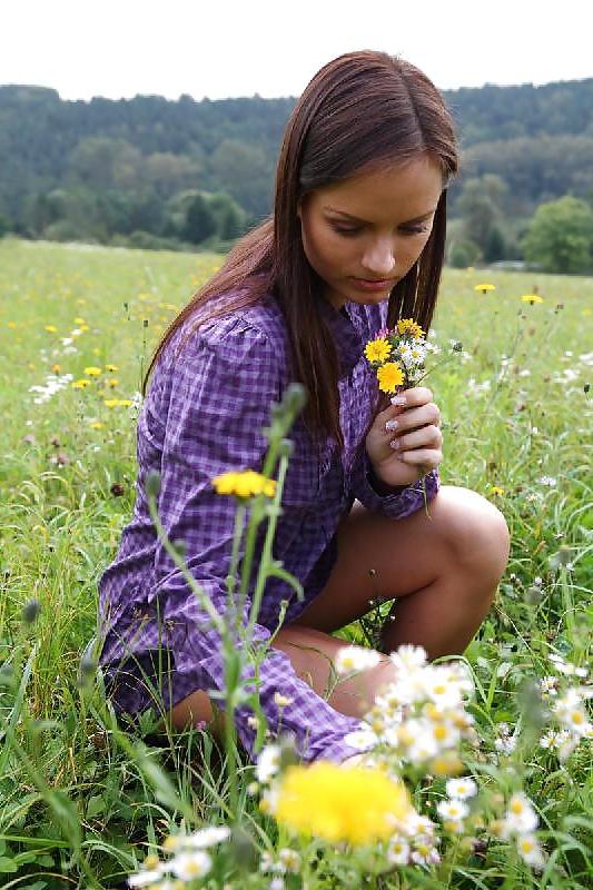 20P Teen brunette flashing in a field