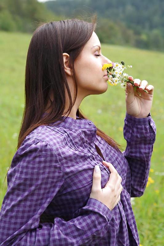 20P Teen brunette flashing in a field