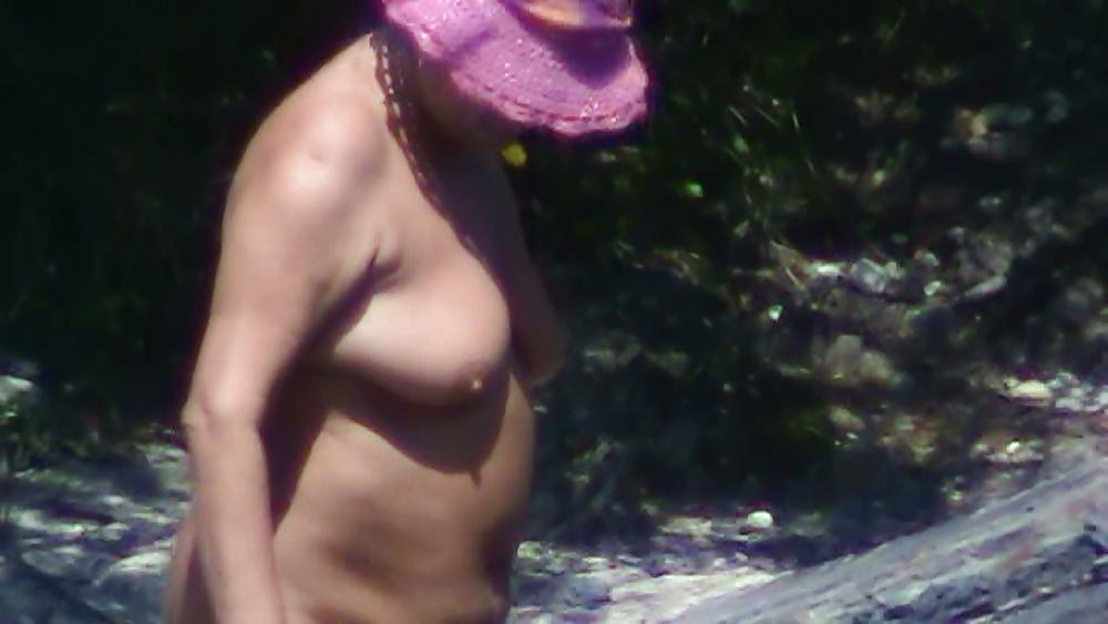 13P Nude beach,suggy tits