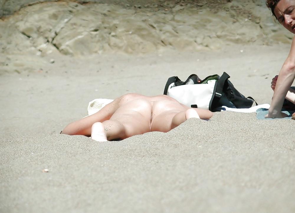25P Two MILF's at nudie beach