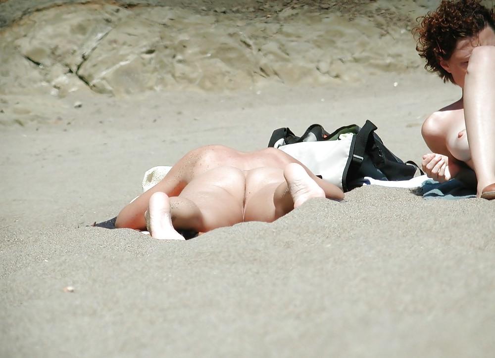25P Two MILF's at nudie beach