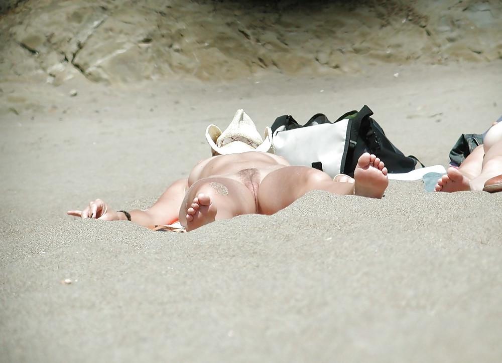 25P Two MILF's at nudie beach