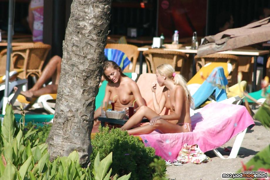 25P Lots of nude beach girls