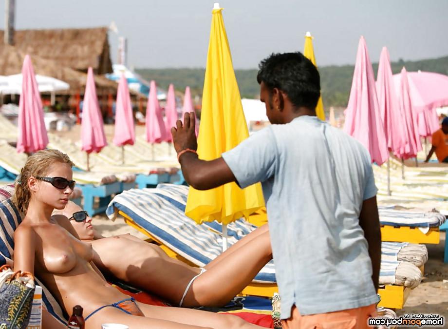 25P Lots of nude beach girls