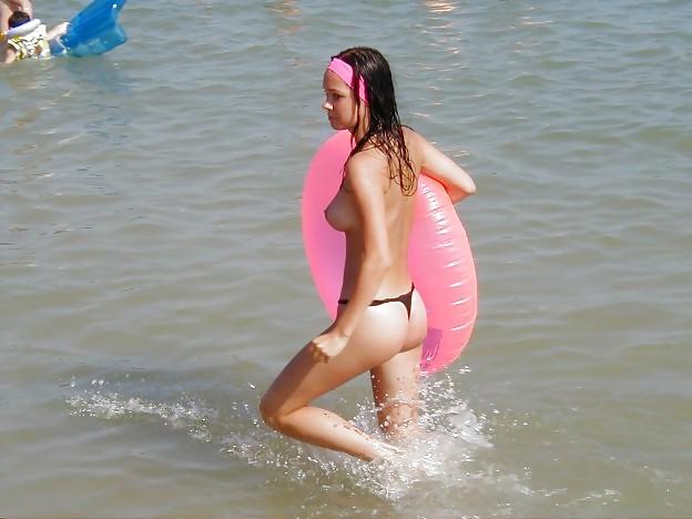 25P On the beach 6