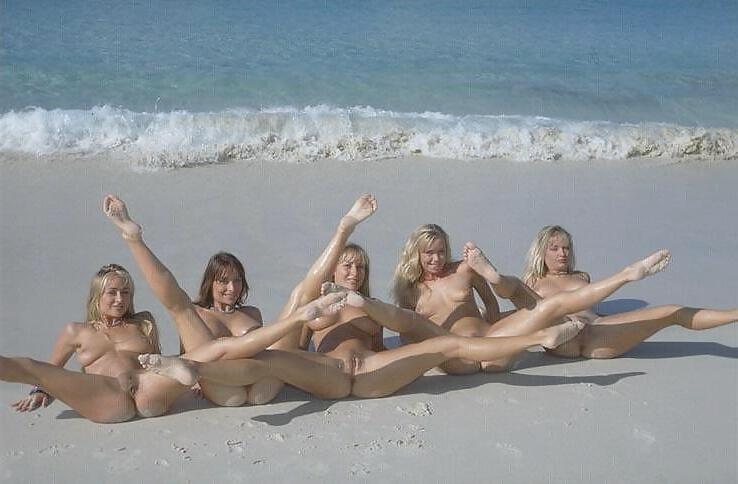 9P A Day At The Beach (Beach Bums)