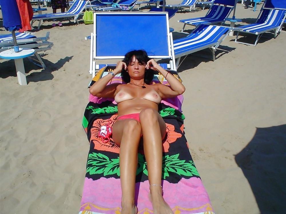 25P Milf Nudists #2 BoB