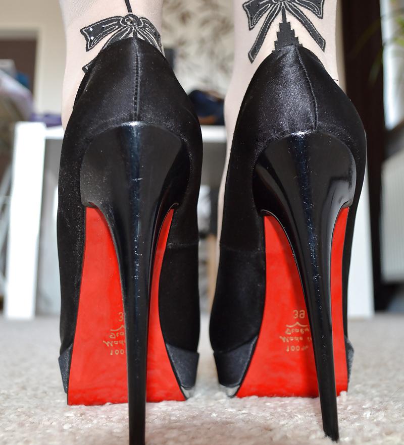 6P Fuck me heels and nylons