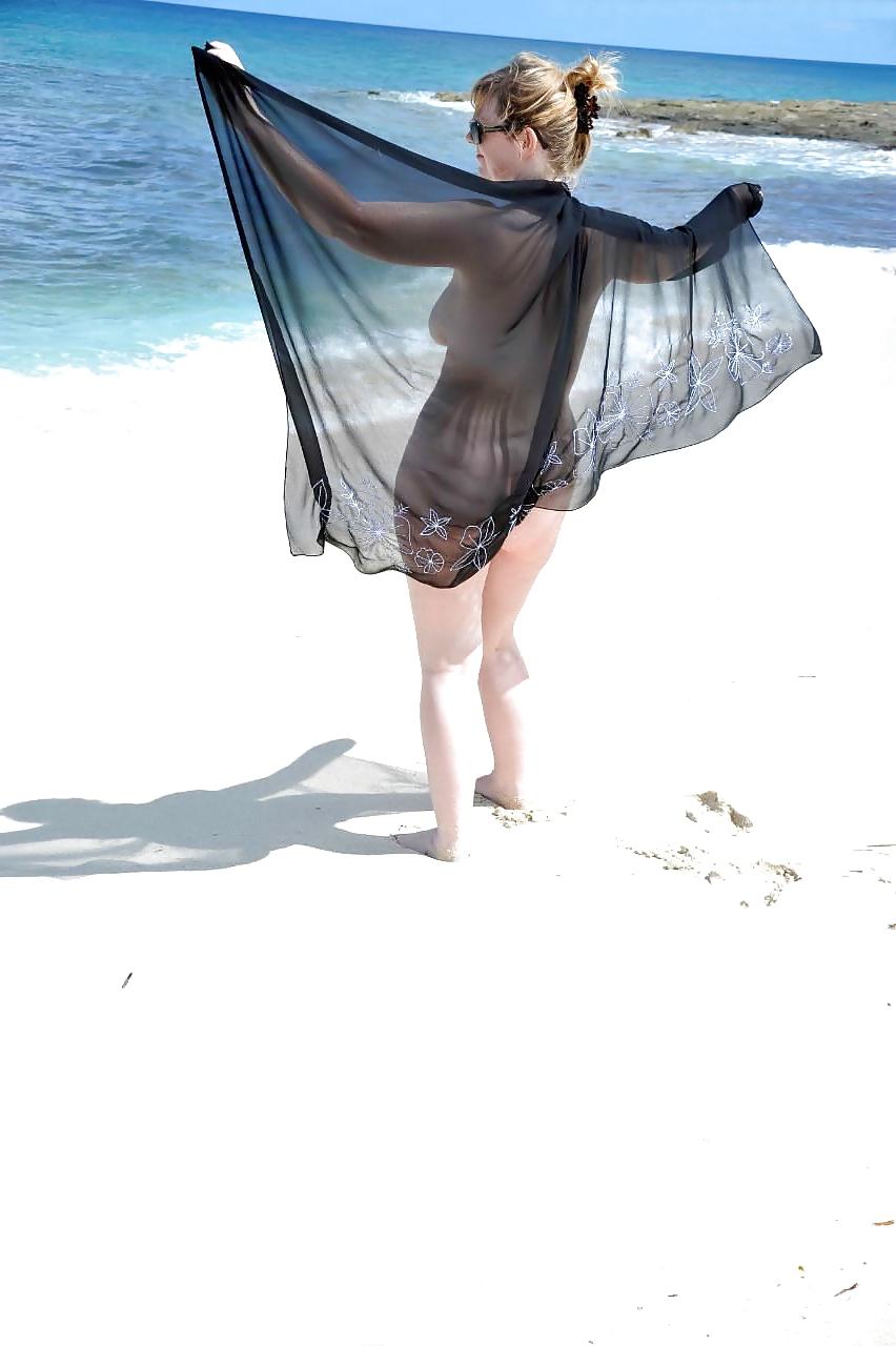 10P Pale white mature on the beach