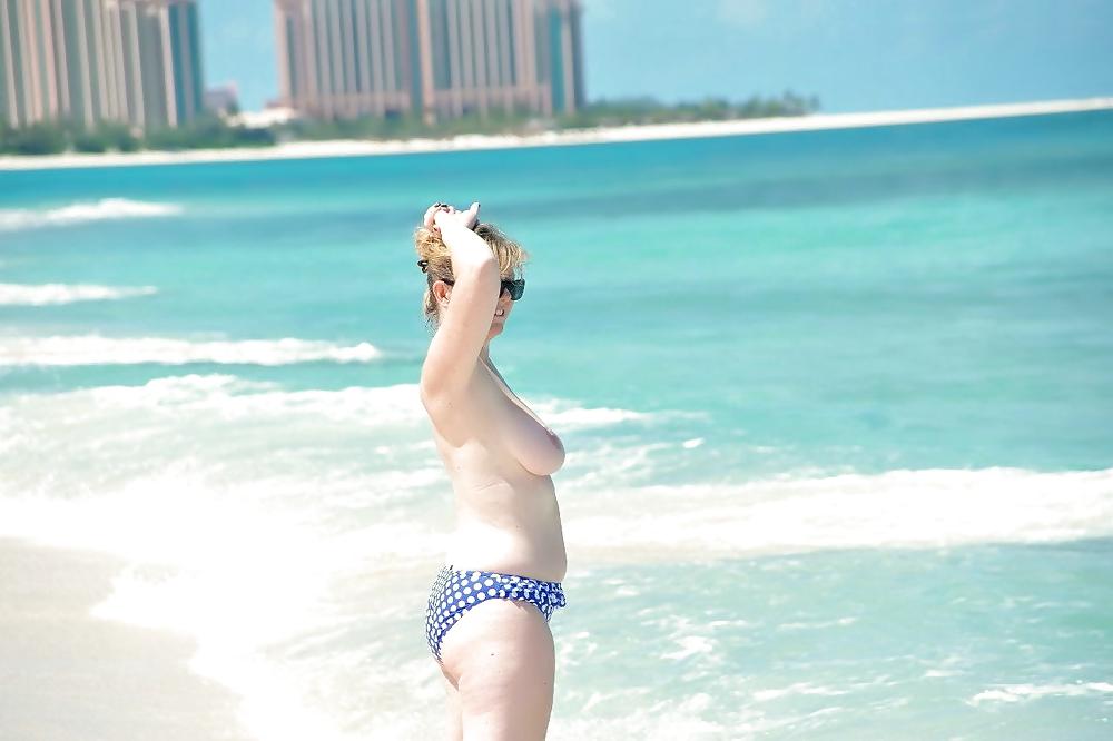 10P Pale white mature on the beach