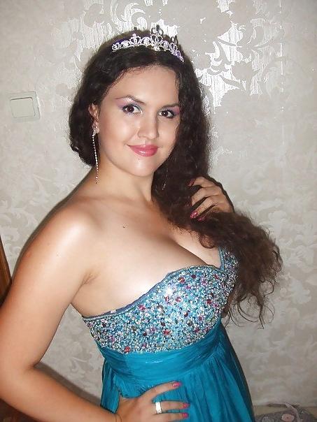 14P Busty Russian Woman 69