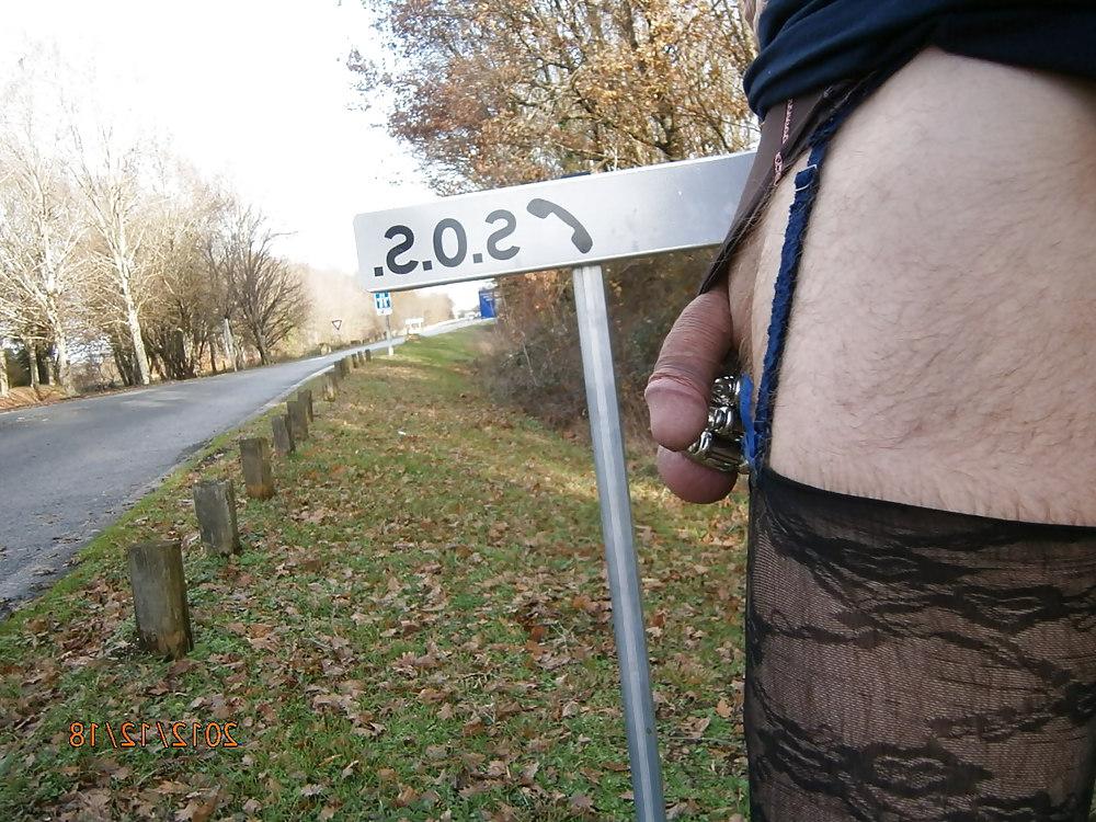 9P Public masturbation exhib sexe outdoor flashing cock