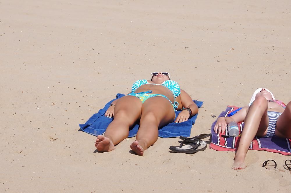 25P Candid Sandy Beach Feet Soles 3
