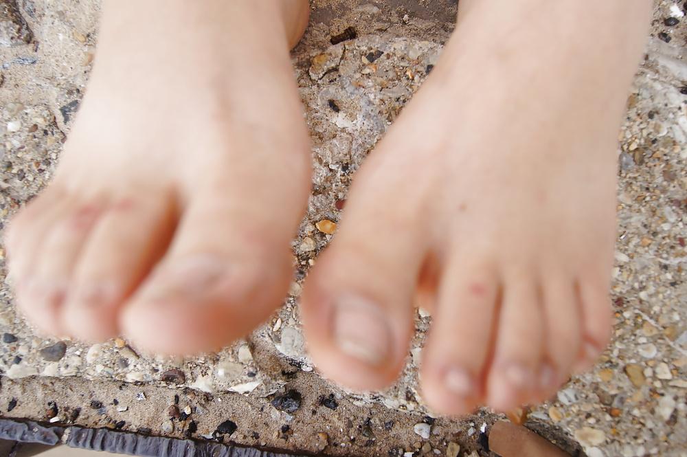 25P Candid Sandy Beach Feet Soles 3