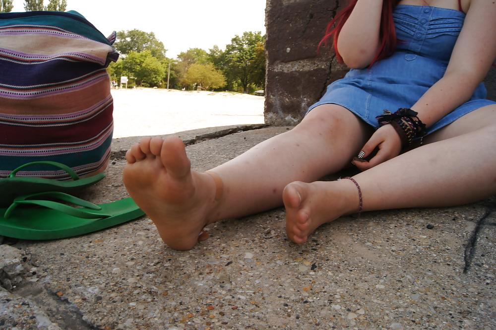 25P Candid Sandy Beach Feet Soles 3