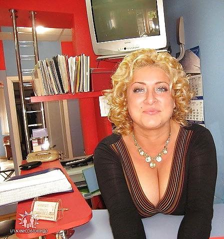 7P Busty Russian Woman 100