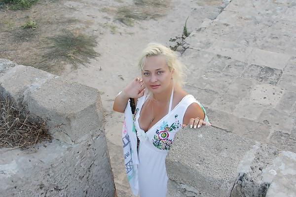 15P Busty Russian Woman 119