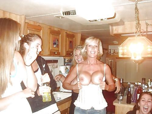 25P Fuori di tetta 2 - flashing tits outdoor