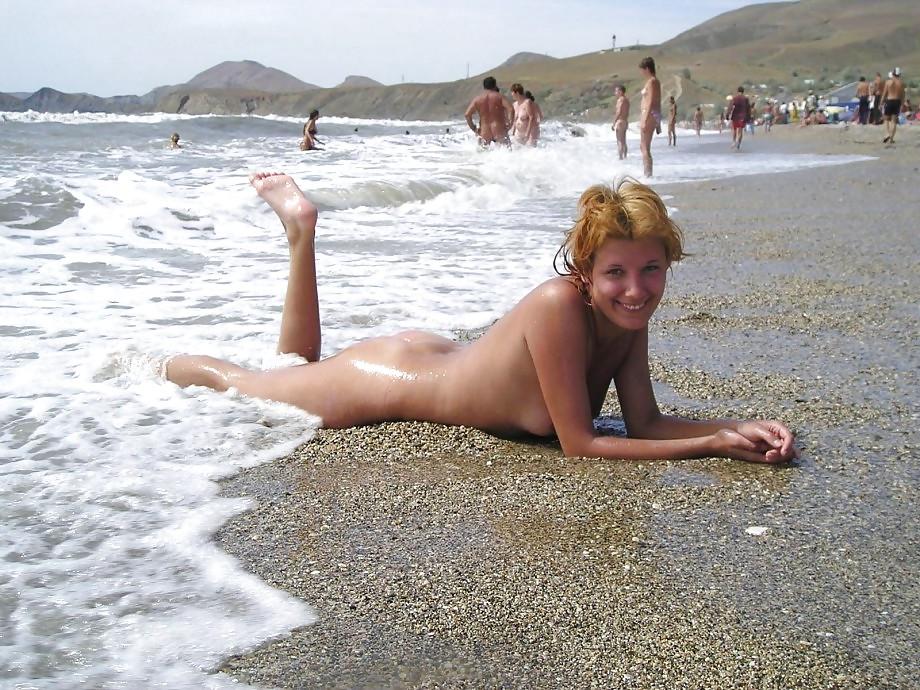 25P I'm a horny beach nudist