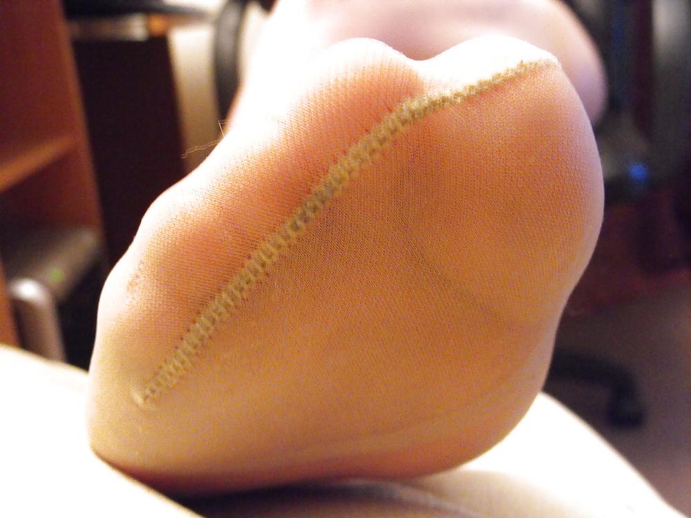 12P Em's reinforced nylon toes up close