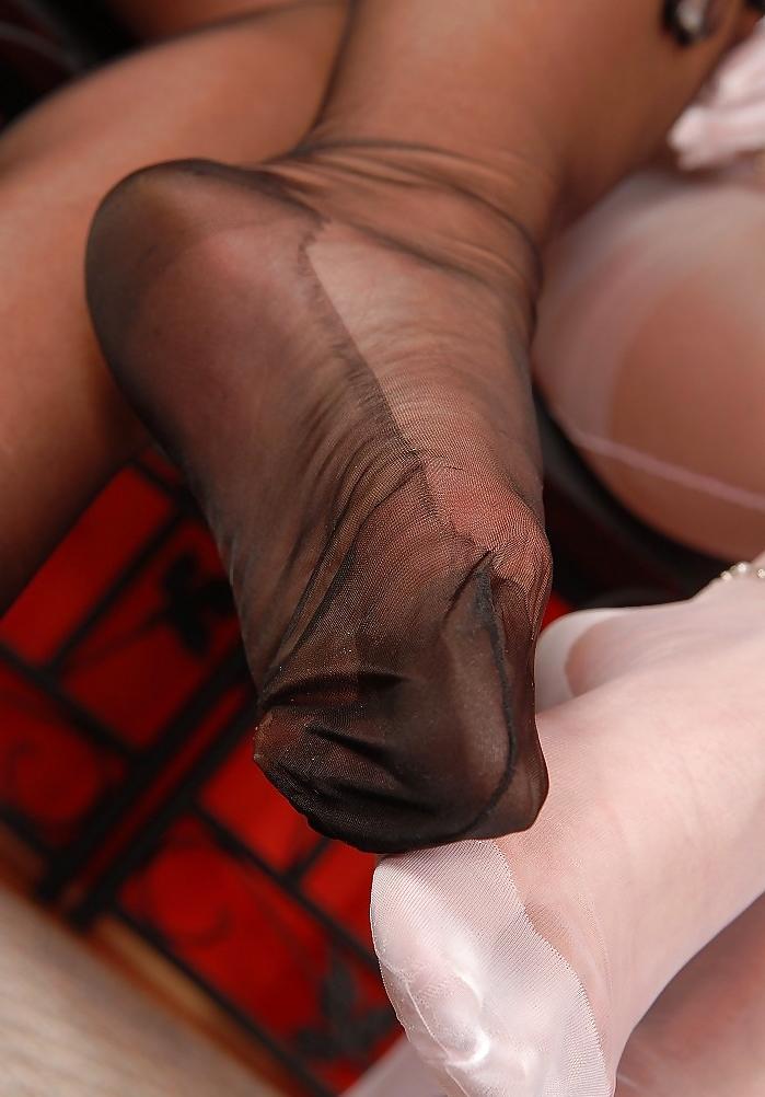 25P Dream of nylons