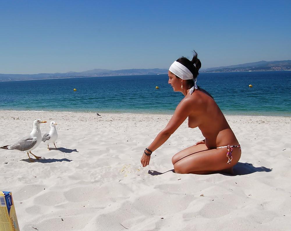 19P Beach girls 19