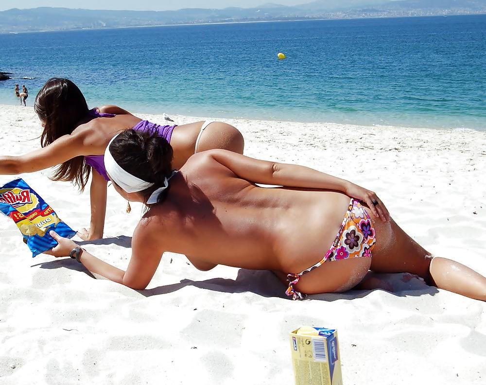 19P Beach girls 19