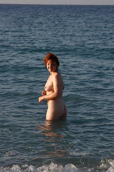 25P Nudist Beach Babes