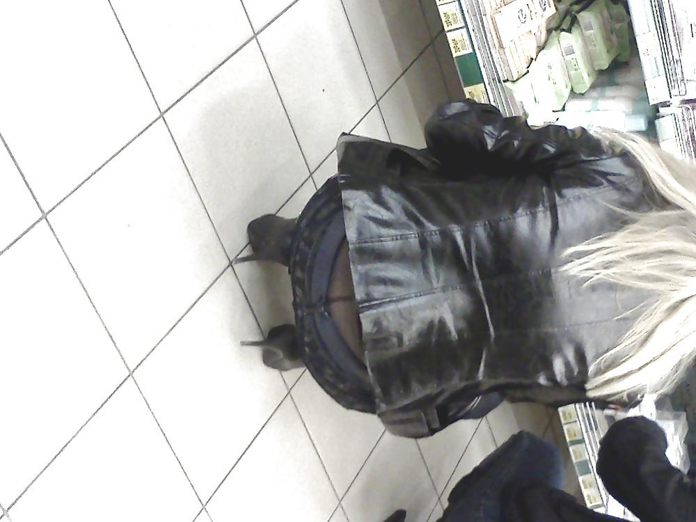 25P Shopping and flashing ( store voyeur )