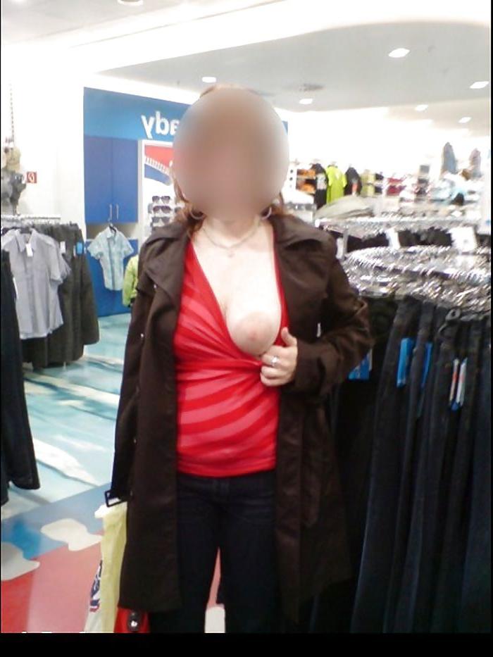 25P Shopping and flashing ( store voyeur )