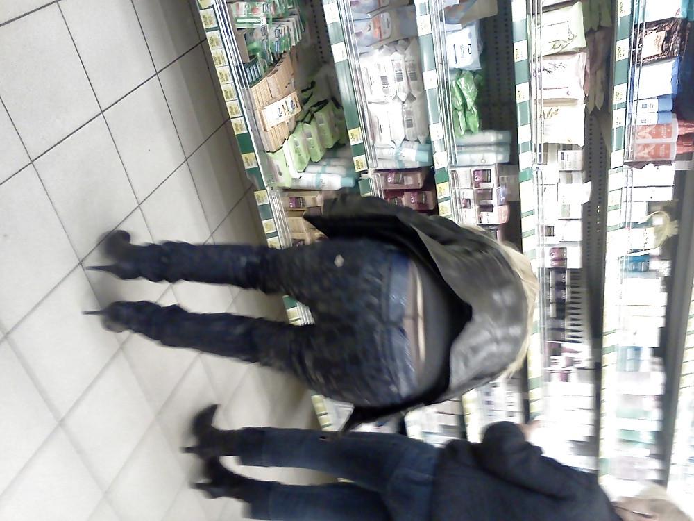 25P Shopping and flashing ( store voyeur )