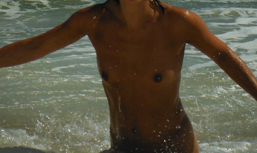 22P Nue ocean beach nude