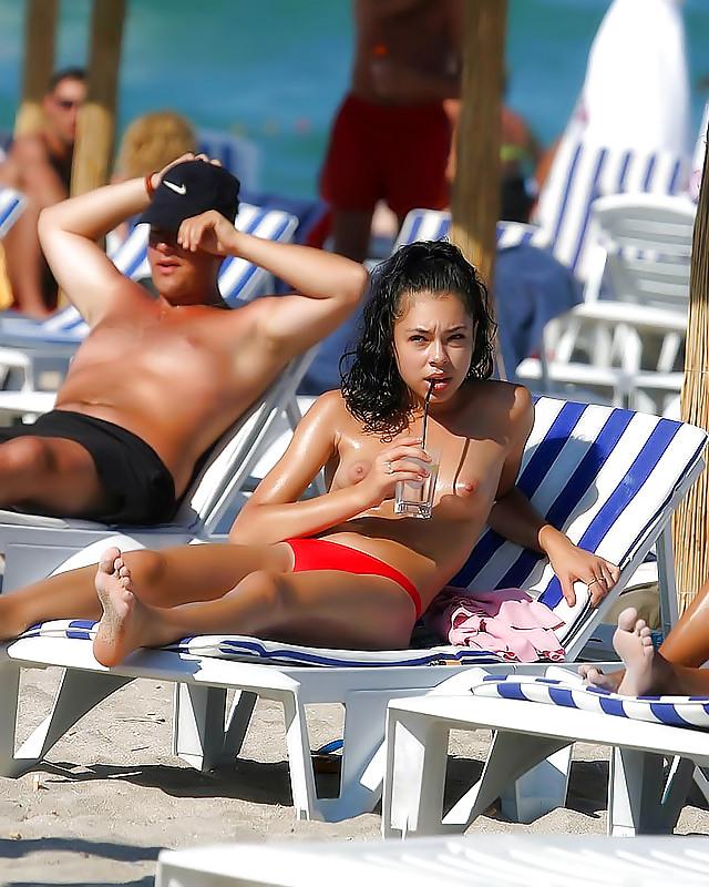 25P Cute Beach Girls - IX