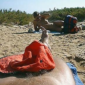 25P OOooN THE BEACH ...