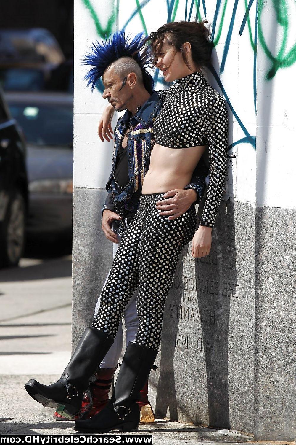25P Shalom Harlow Flashing Boobs In New York