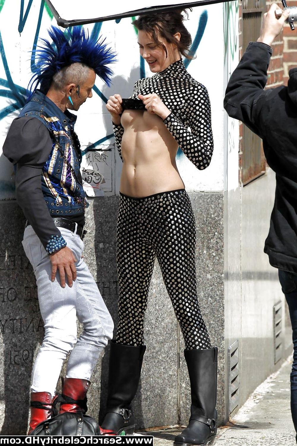 25P Shalom Harlow Flashing Boobs In New York