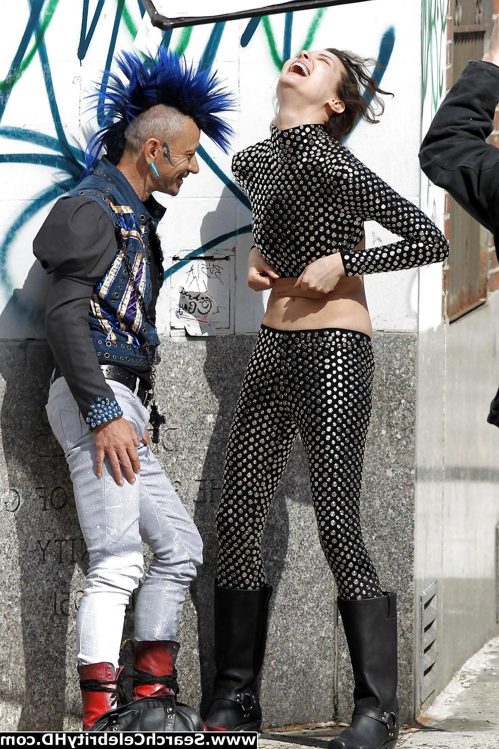 25P Shalom Harlow Flashing Boobs In New York