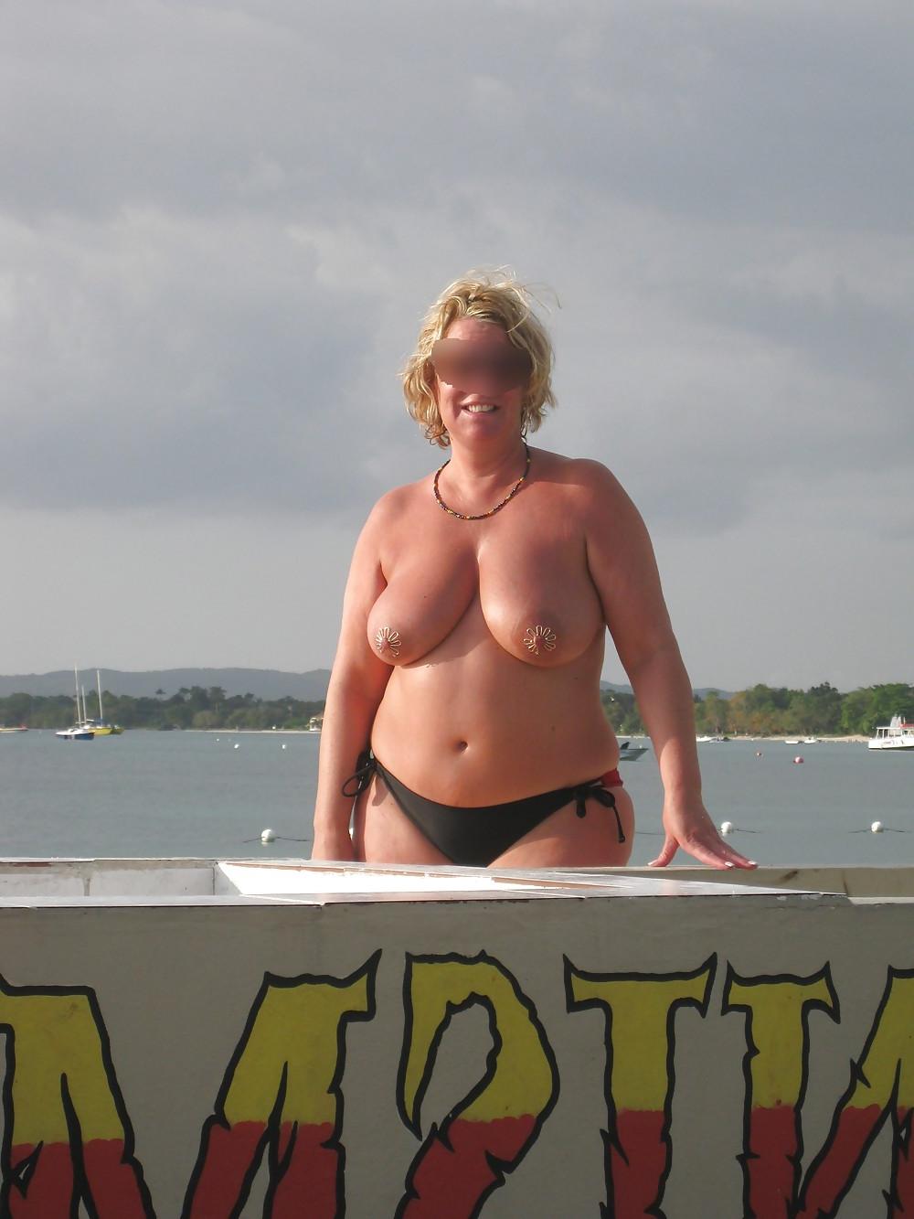 25P Suzy's Big Tit Beach Shots