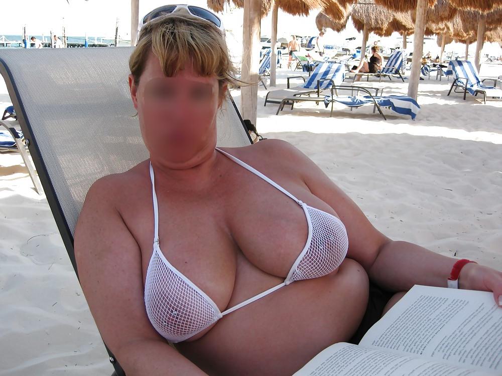 25P Suzy's Big Tit Beach Shots