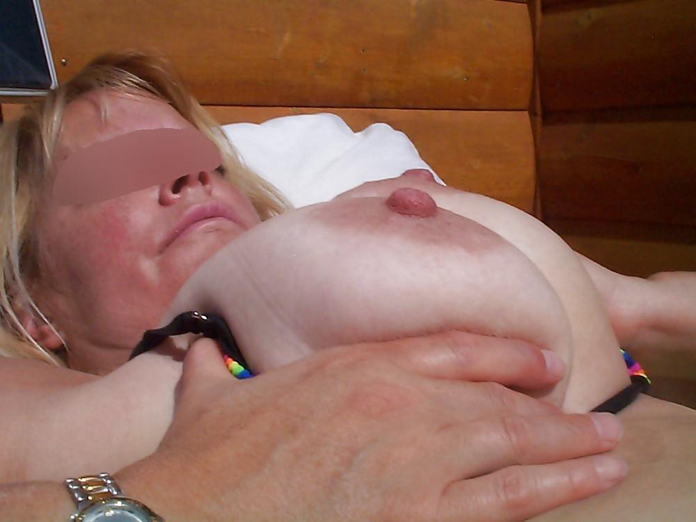 25P Suzy's Big Tit Beach Shots