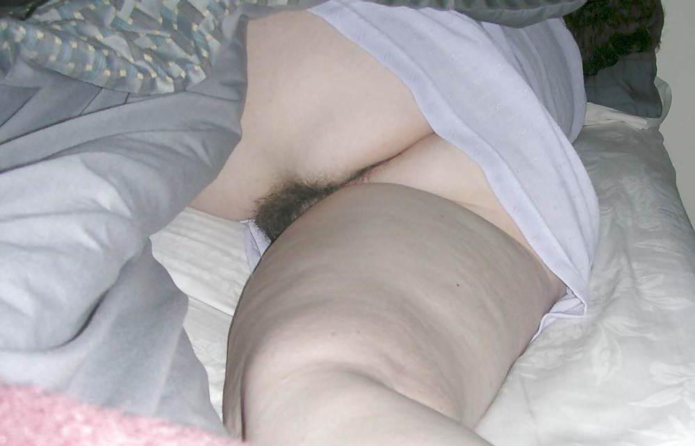 5P Wife's hairy pussy