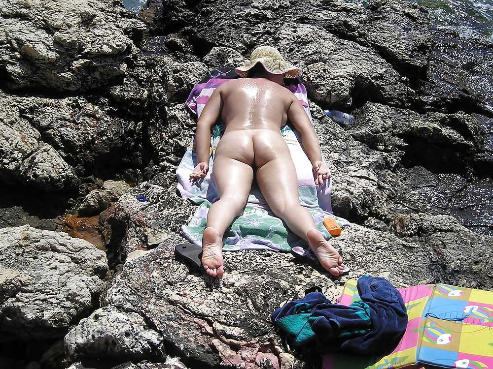 25P Nude beach babes and more