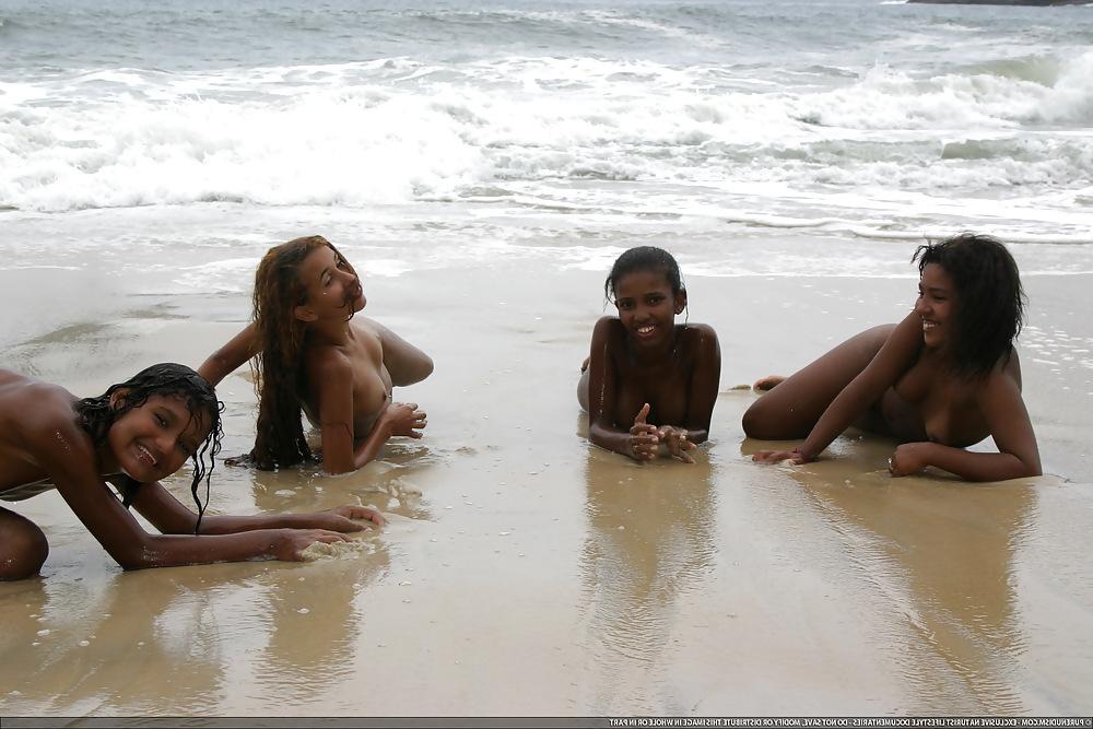 25P Nude beach babes and more
