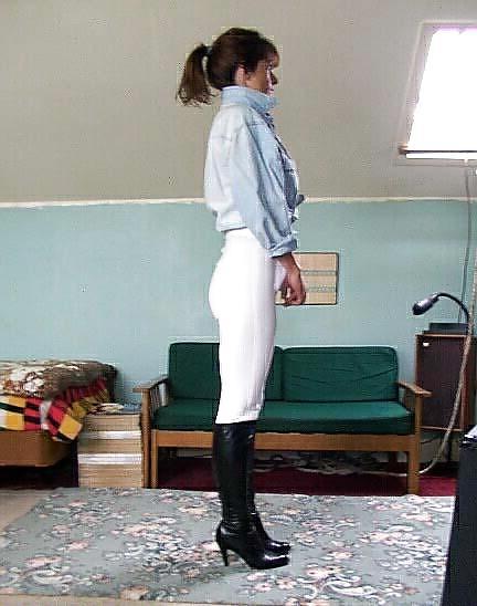 15P Woman in riding gear Collar up fetish