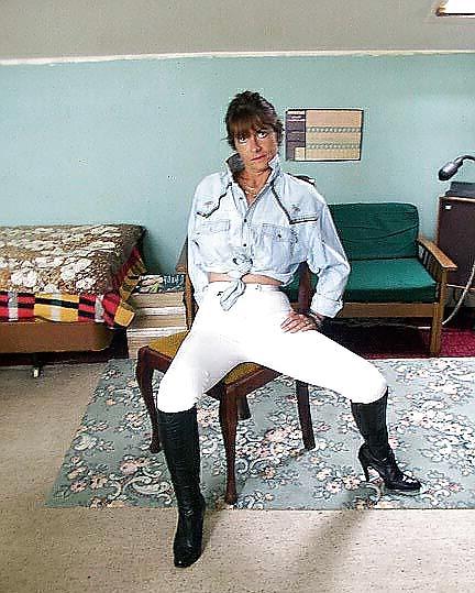 15P Woman in riding gear Collar up fetish