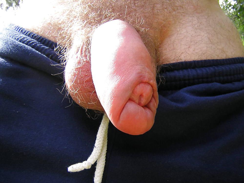 7P Flash cock outside public exhib outdoor queue