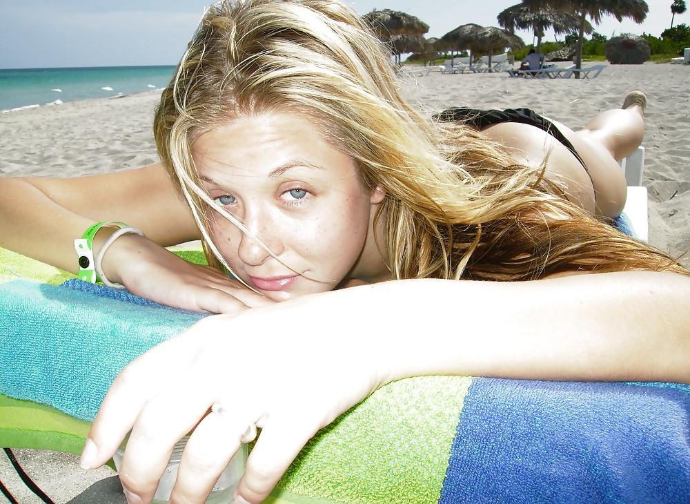 25P Stolen Pics - Blonde Topless on Beach