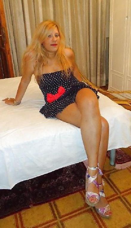 15P Italian woman: Laura