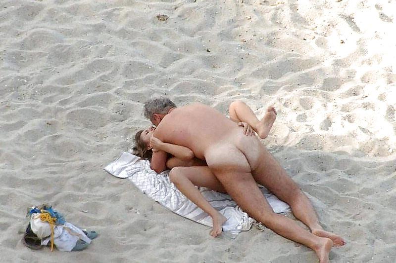 21P Fun with wife at the beach - 7