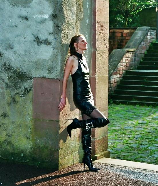 25P Skinny milf overknees boots heels